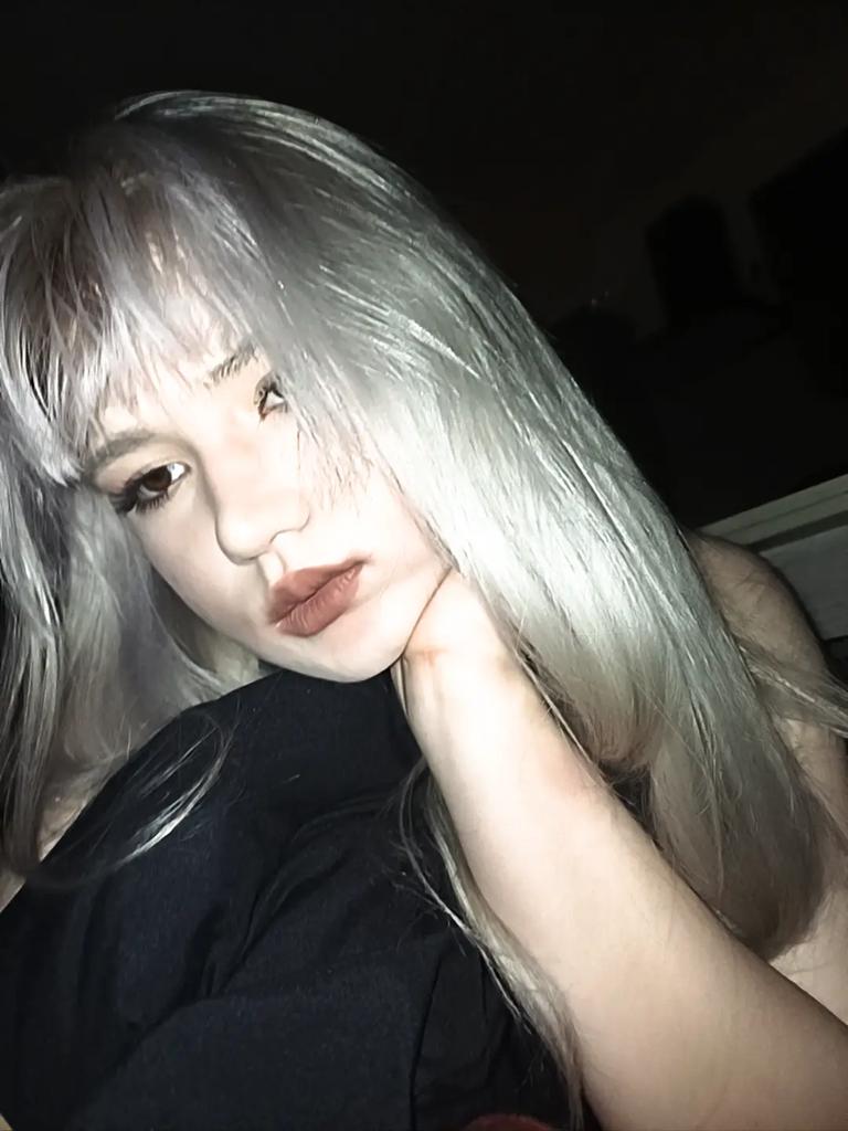 Содержанка Аня 18 лет желает познакомиться