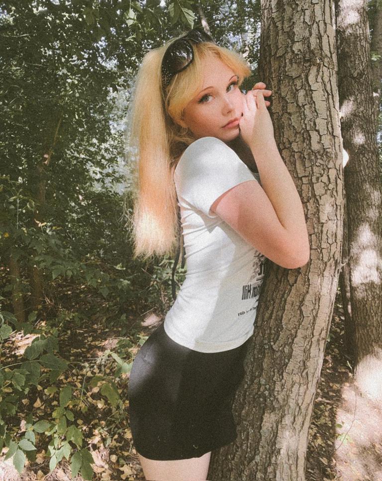 Содержанка Алиса 19 лет желает познакомиться