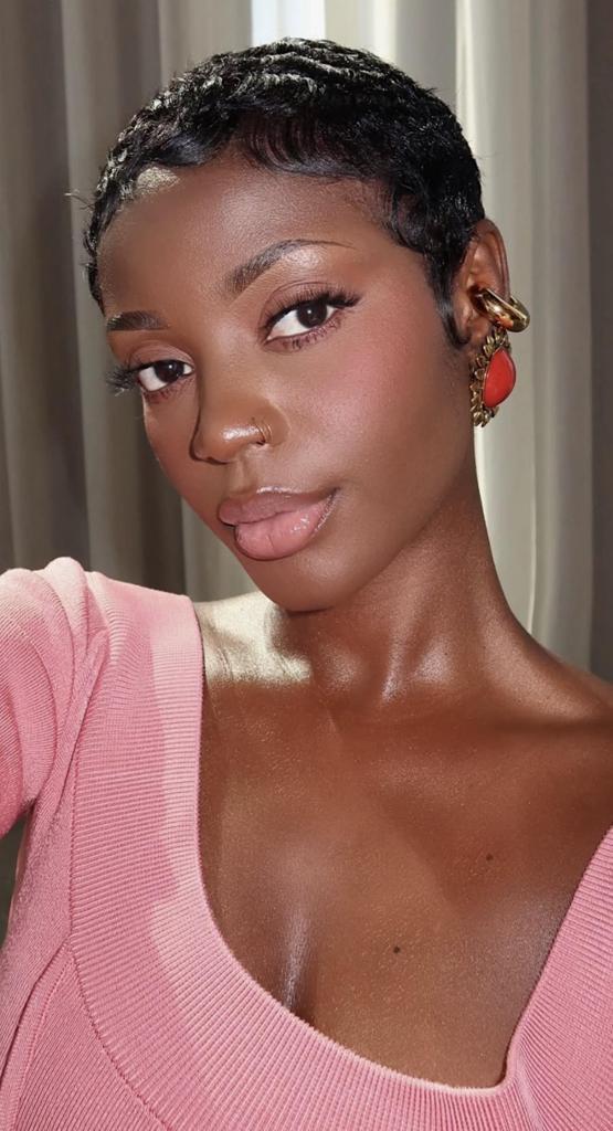 Содержанка Mwenriche100M 24 года желает познакомиться