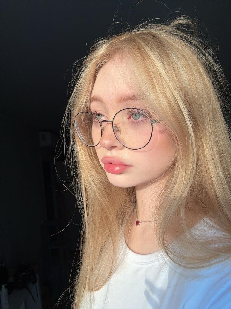 Содержанка Оксаночка  20 лет желает познакомиться