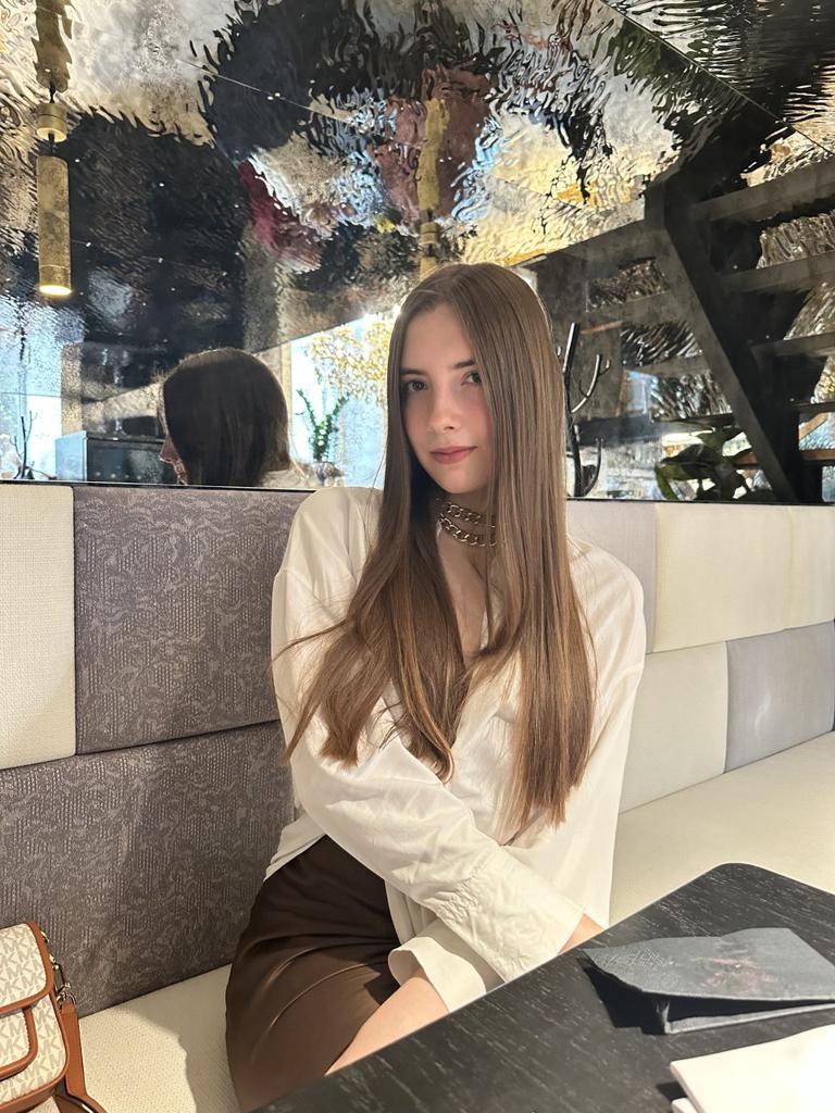 Содержанка Софья 19 лет желает познакомиться