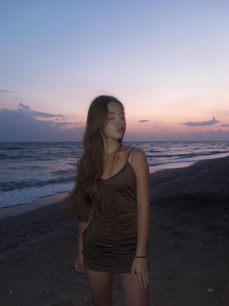 Содержанка Соня 18 лет желает познакомиться