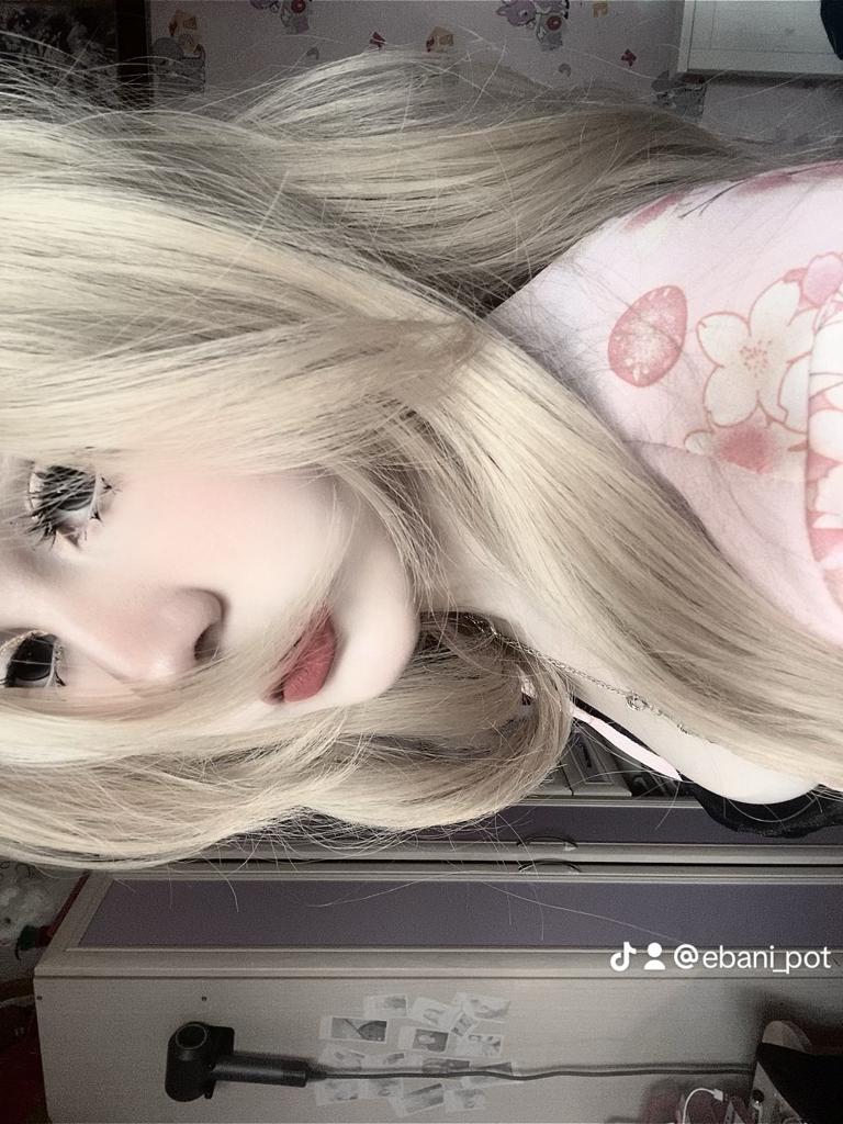 Содержанка Лизуля 18 лет желает познакомиться