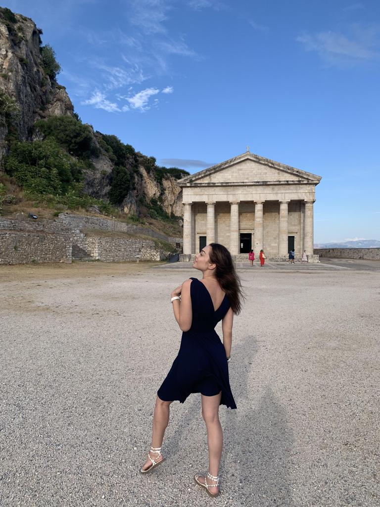 Содержанка Ксения 27 лет желает познакомиться