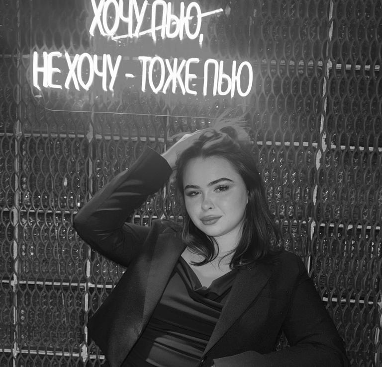 Содержанка Лена 18 лет желает познакомиться