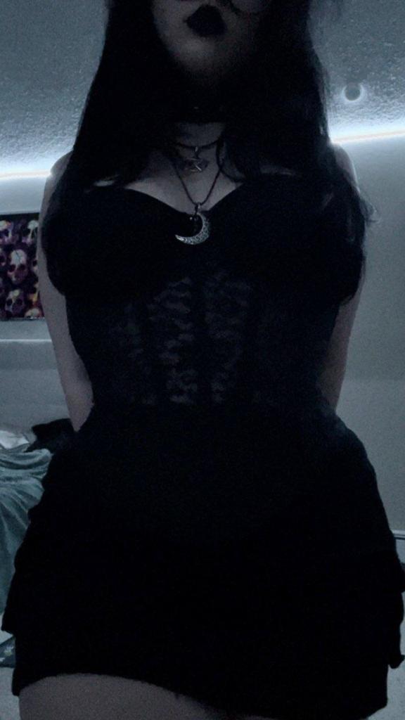 Содержанка Азалия  18 лет желает познакомиться