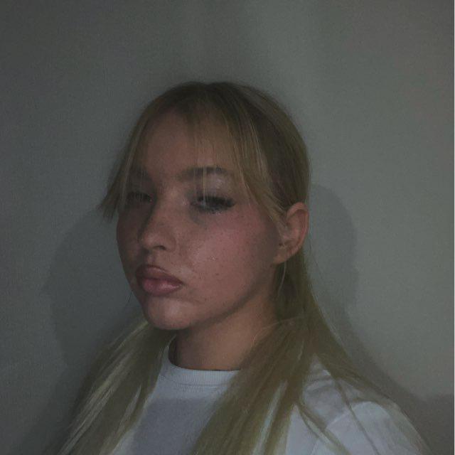 Содержанка Мария  20 лет желает познакомиться