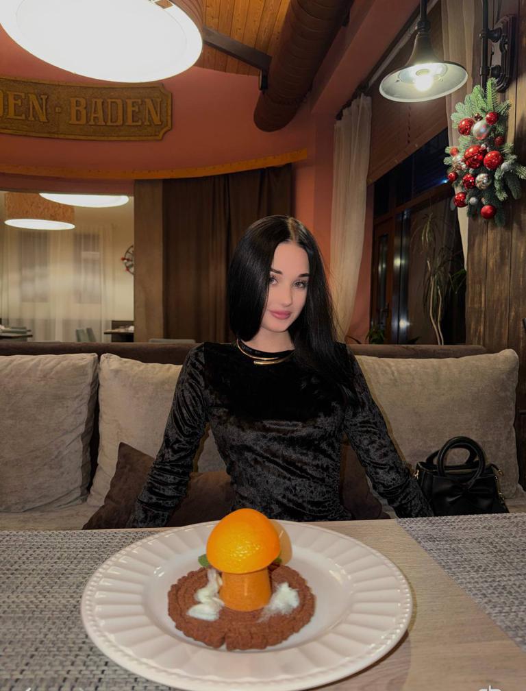Содержанка София 18 лет желает познакомиться