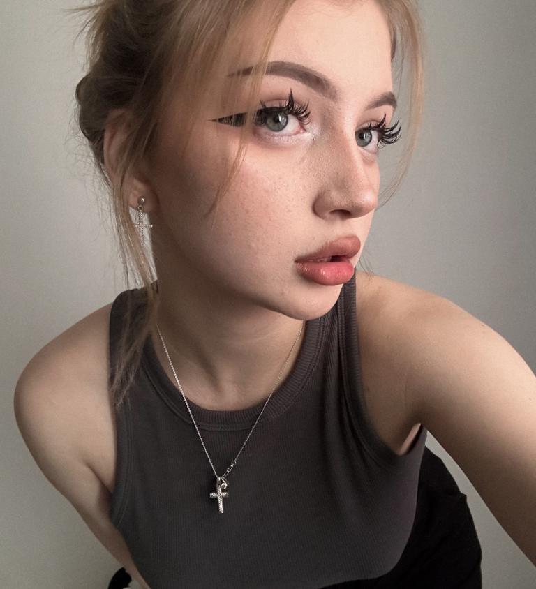 Содержанка Zufar112233) 19 лет желает познакомиться